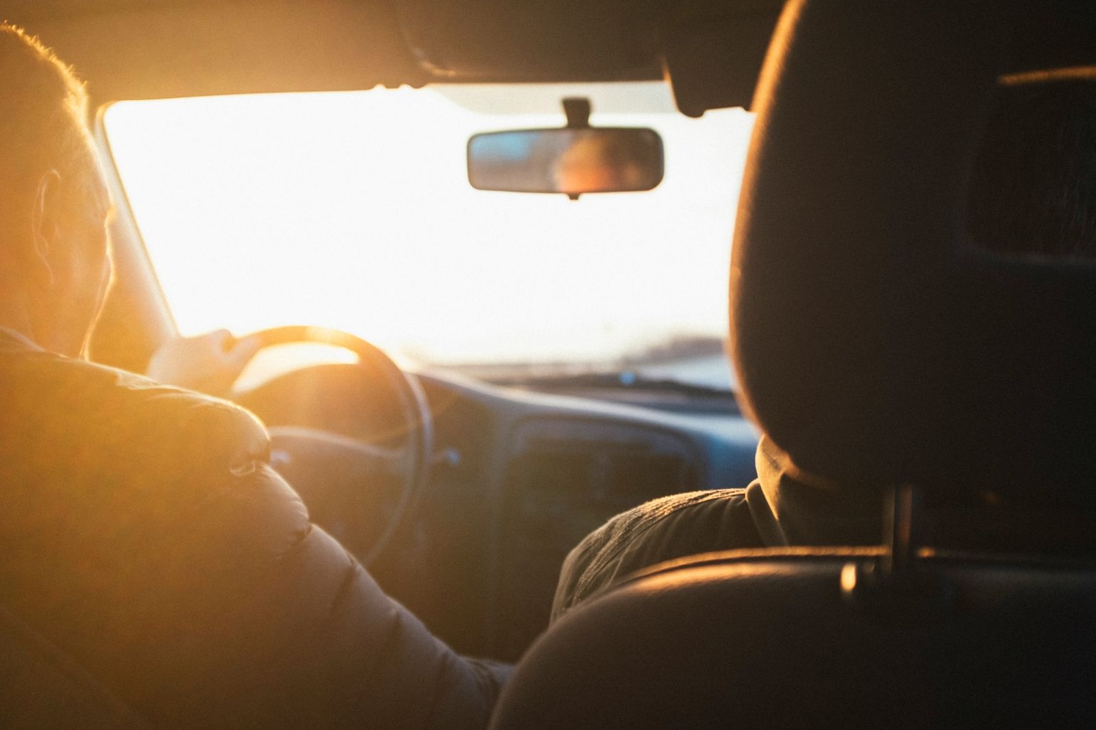 Alla guida verso il tramonto